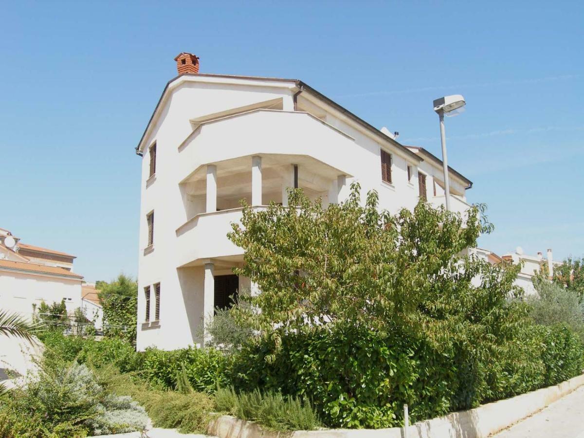 Apartments Mirjana Pula Exterior photo