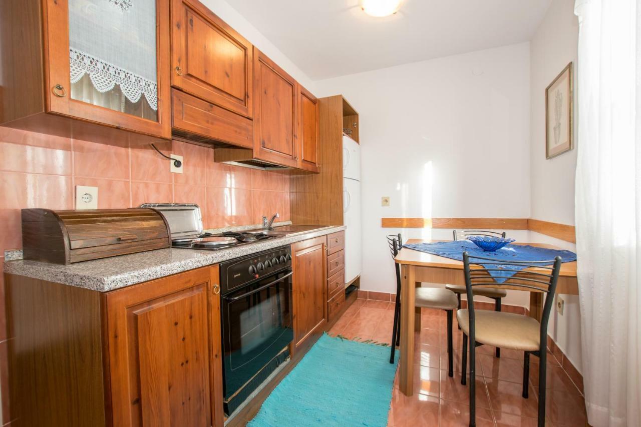 Apartments Mirjana Pula Exterior photo
