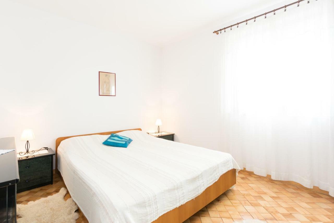 Apartments Mirjana Pula Exterior photo